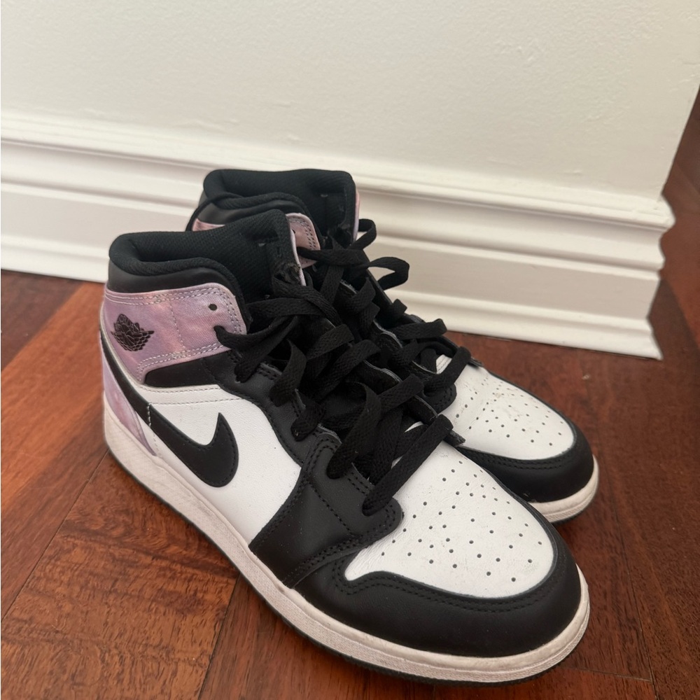 Nike Black and White Sneakers High-Top Classic